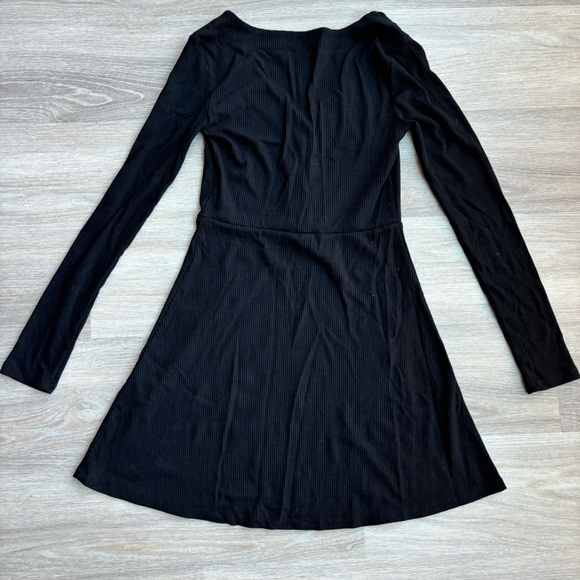 Forever 21 Black Long Sleeve V Neck Mini Dress. Size M. - Picture 7 of 8